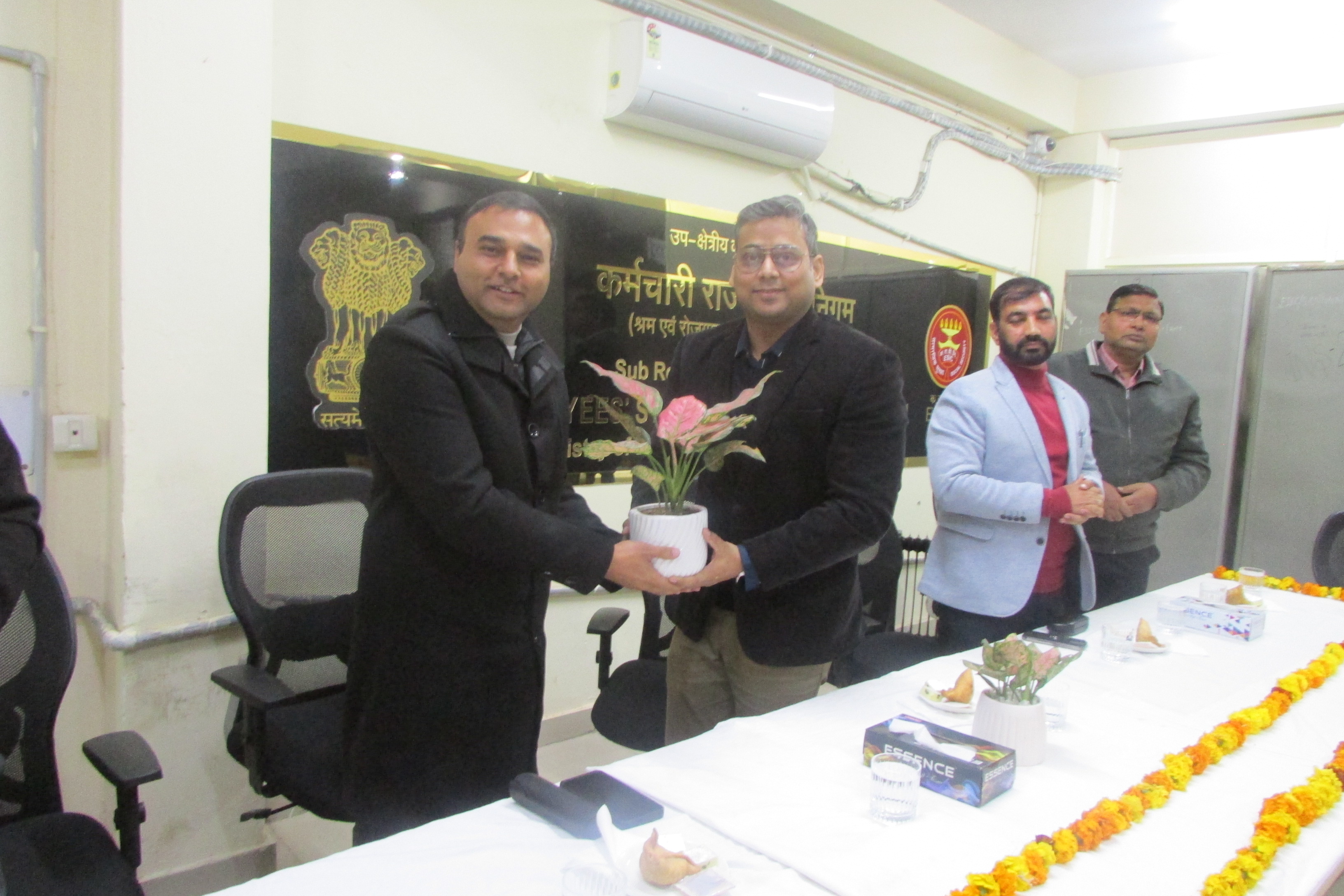 उप क्षेत्रीय कार्यालय में सेवा गृहण पर अधिकारीयों कर्मचारियों का स्वागत एवं विदाई समारोह 